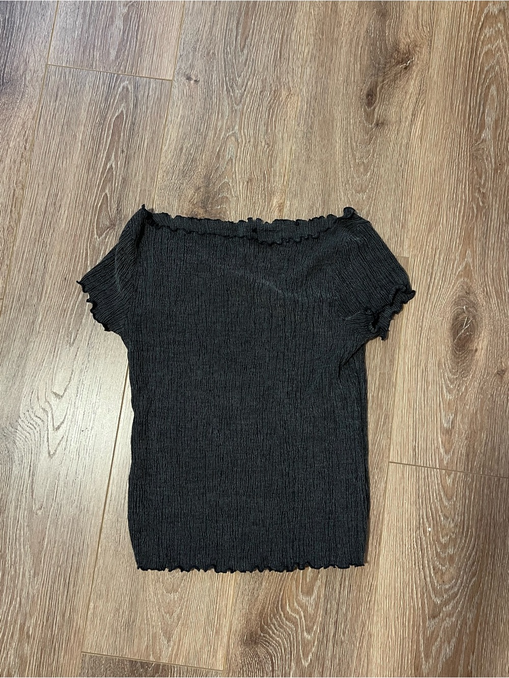 h&m lettuce trim pleated crop off shoulder top
